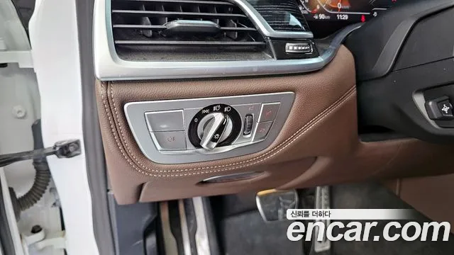 BMW 7-Series — Фото автомобиля 14