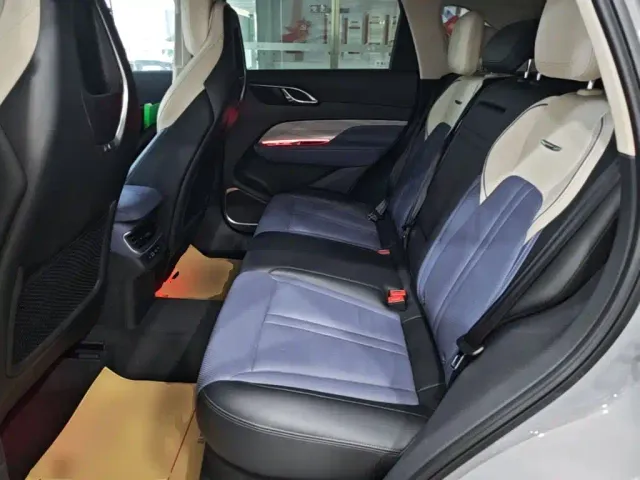 Hongqi HS3 — Фото автомобиля 16