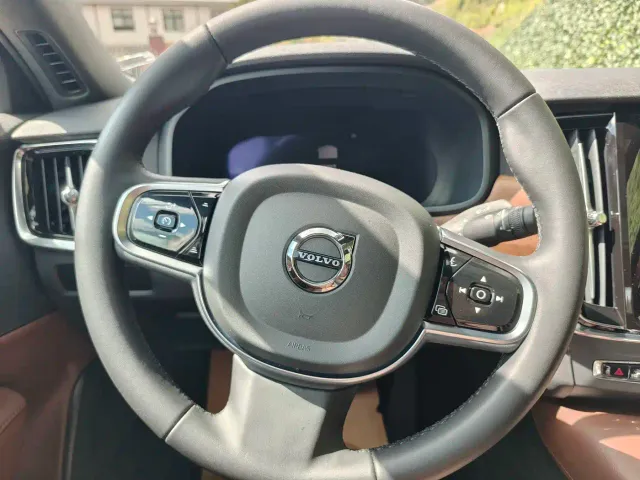 Volvo S90 — Фото автомобиля 12