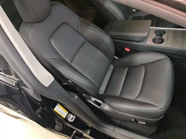 Tesla Model Y — Фото автомобиля 24