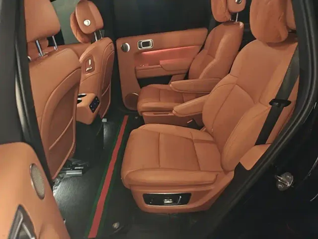 Li Auto L8 — Фото автомобиля 16