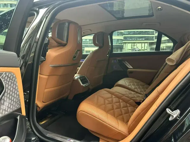 BMW 7 Series — Фото автомобиля 6