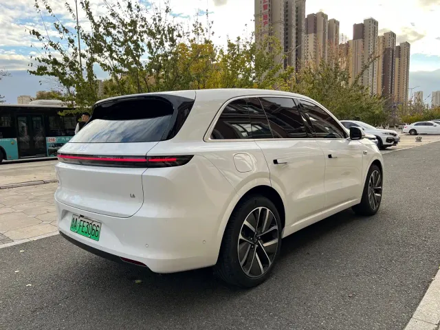 Li Auto L6 — Фото автомобиля 7