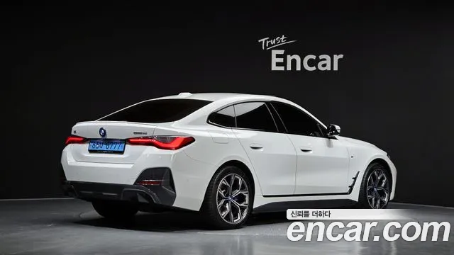 BMW i4 — Фото автомобиля 2