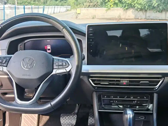 Volkswagen Lavida — Фото автомобиля 3