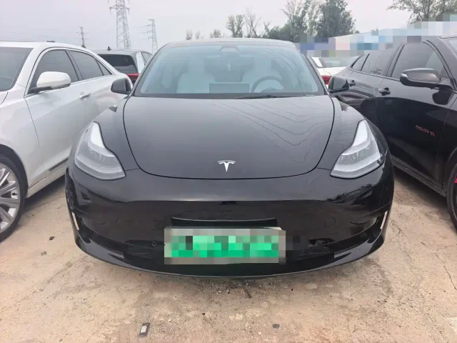 Tesla Model 3 — Фото автомобиля 2