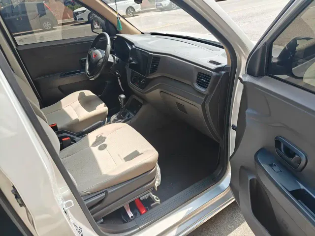 Wuling Hongguang V — Фото автомобиля 7
