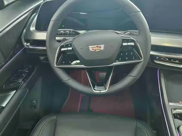 Cadillac XT5 — Фото автомобиля 11
