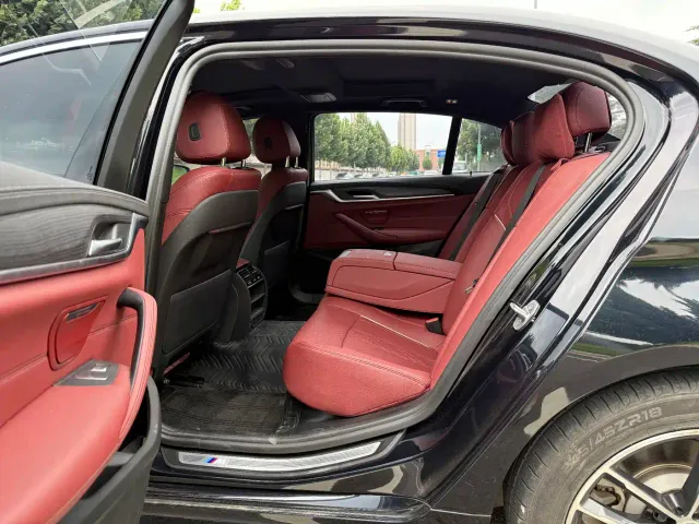 BMW 5 Series — Фото автомобиля 5