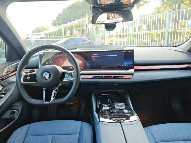 BMW 5 Series — Фото автомобиля 7