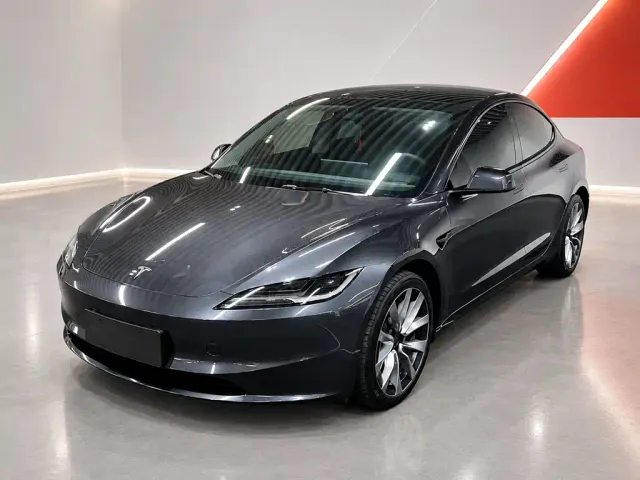 Фотография автомобиля — Tesla Model 3