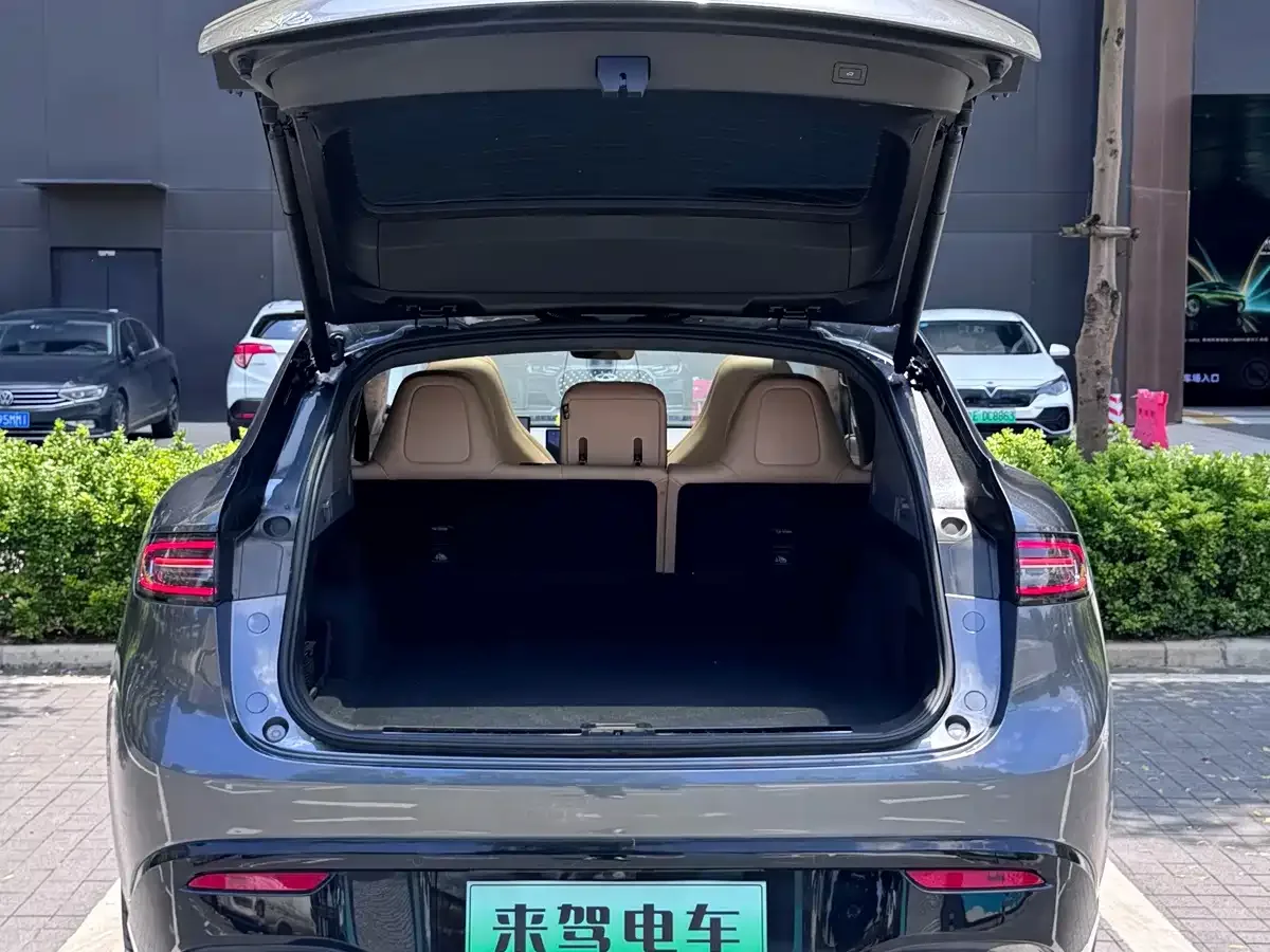 Zhijie Luxeed R7 2025 Extended Range 251km Pro — Фото автомобиля 7