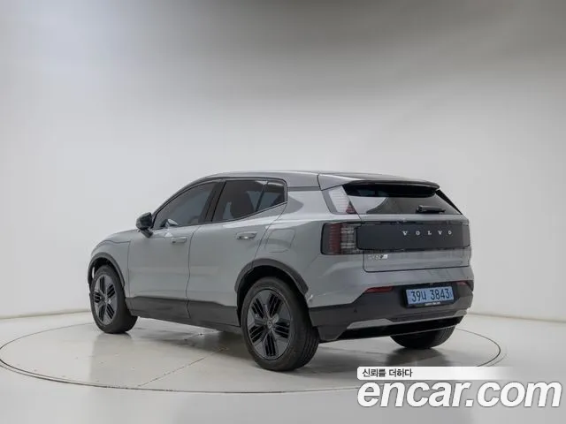 Volvo EX30 Cross Country — Фото автомобиля 2