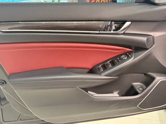 Honda Accord — Фото автомобиля 10