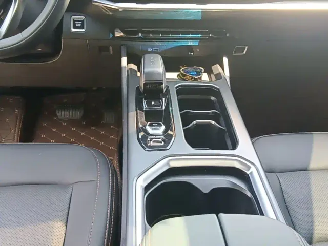 Geely Haoyue L — Фото автомобиля 5