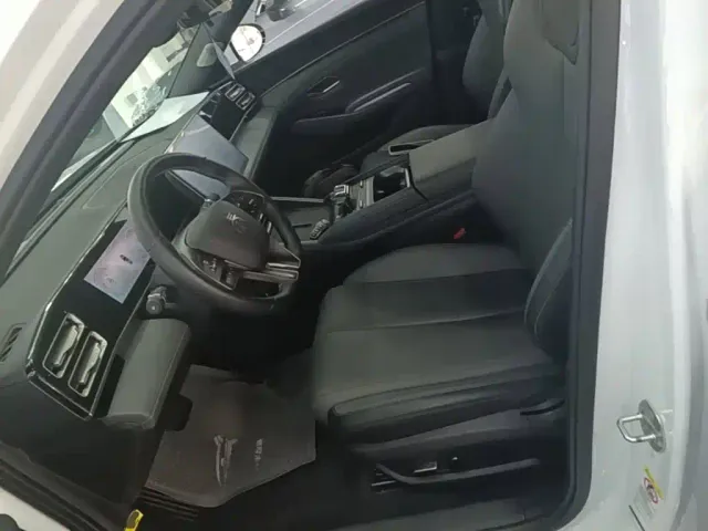 BYD Qin L — Фото автомобиля 14