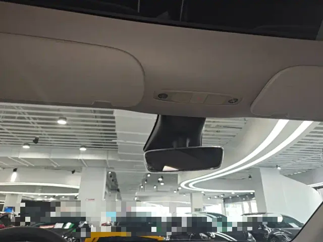 Tesla Model Y — Фото автомобиля 17