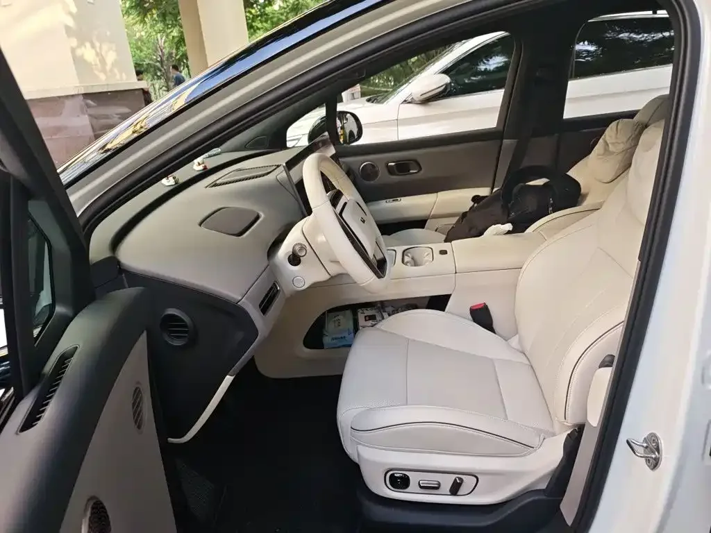 Li Auto Li Auto i6 2025 2WD Base Model — Фото автомобиля 11