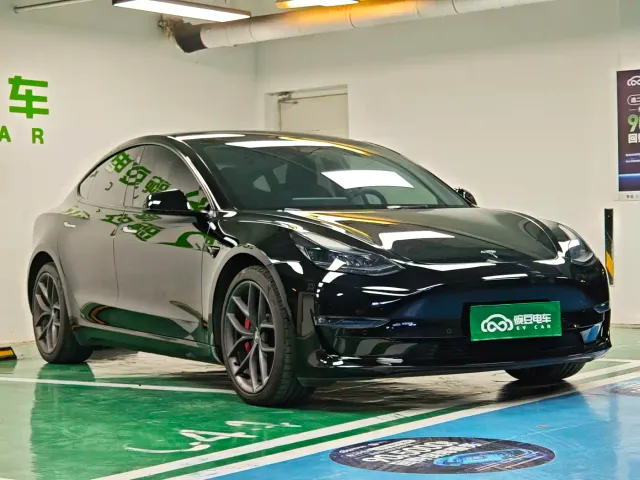 Tesla Model 3 — Фото автомобиля 9