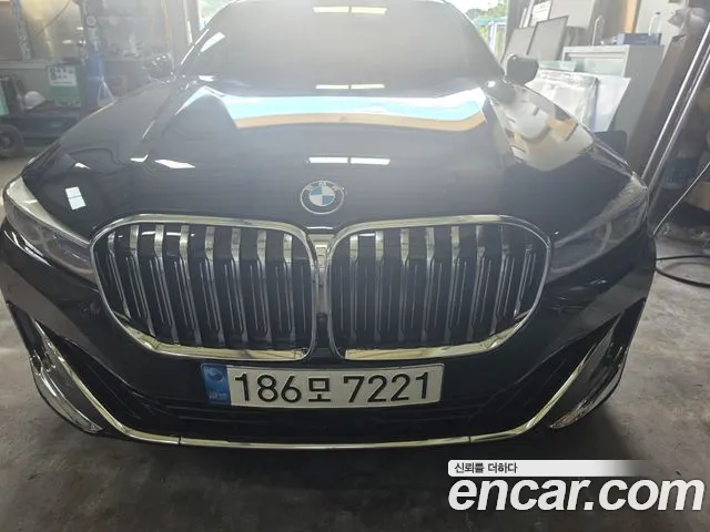 Фотография автомобиля — BMW 7 Series