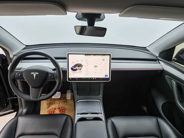 Tesla Model Y — Фото автомобиля 4