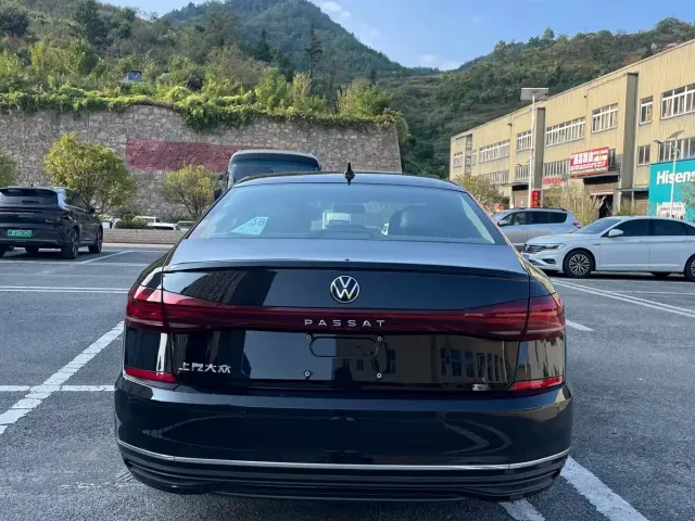 Volkswagen Passat — Фото автомобиля 7