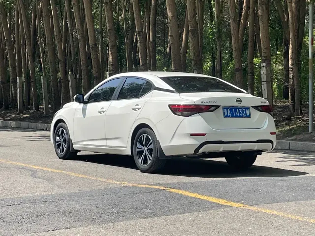 Nissan Sylphy — Фото автомобиля 4
