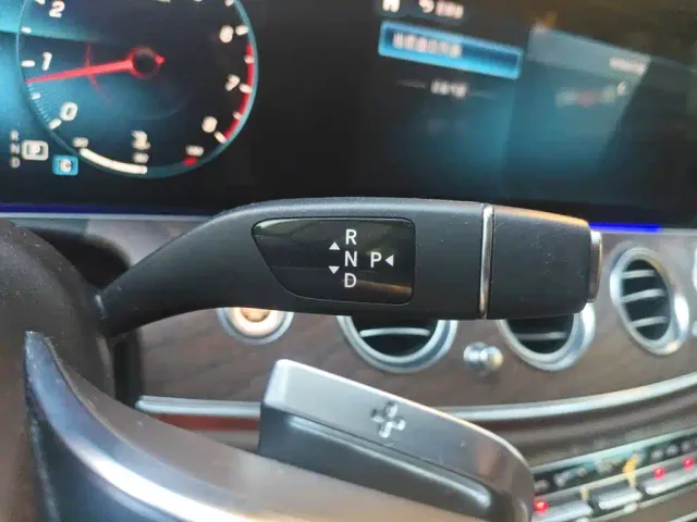 Mercedes-Benz E-Class — Фото автомобиля 10