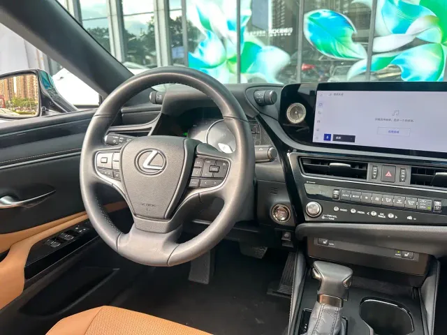 Lexus ES — Фото автомобиля 23