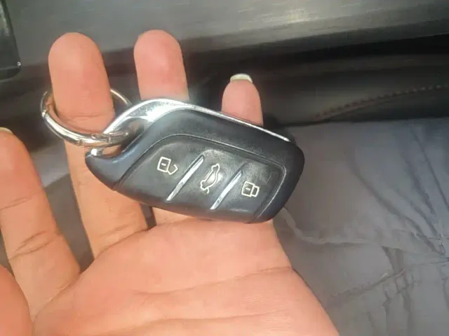 Roewe Roewe i5 2023 1.5L CVT Luxury Edition — Фото автомобиля 8