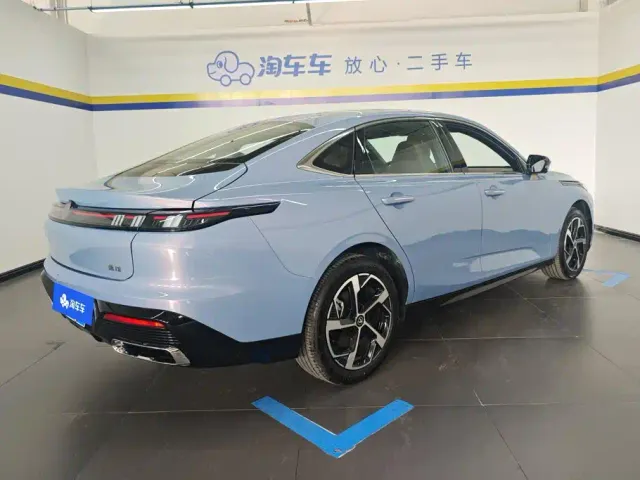 Changan Eado — Фото автомобиля 3