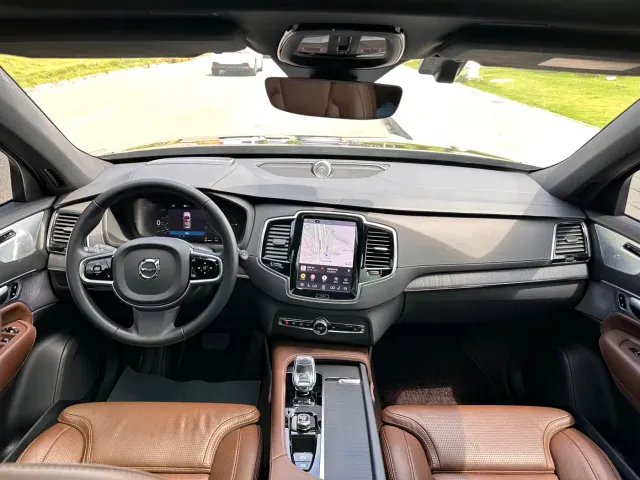 Volvo XC90 — Фото автомобиля 8