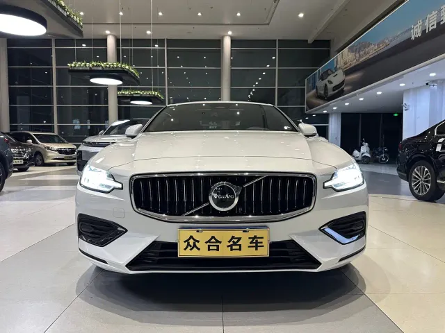 Volvo S60 — Фото автомобиля 2
