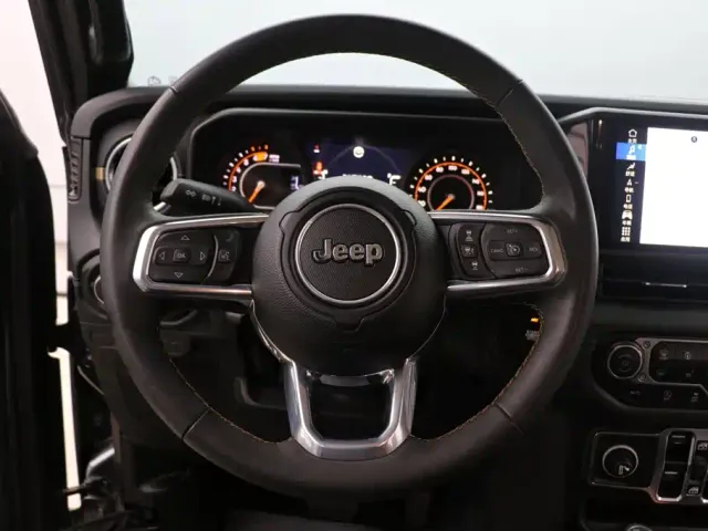 Jeep Wrangler — Фото автомобиля 15