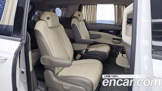 Kia Carnival Generation 4 — Фото автомобиля 18