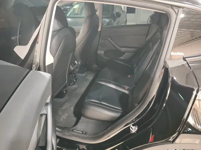 Tesla Model Y — Фото автомобиля 3