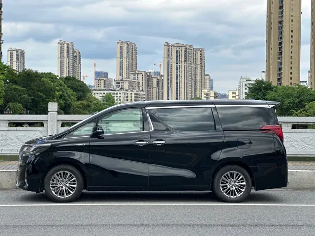Toyota Alphard — Фото автомобиля 9