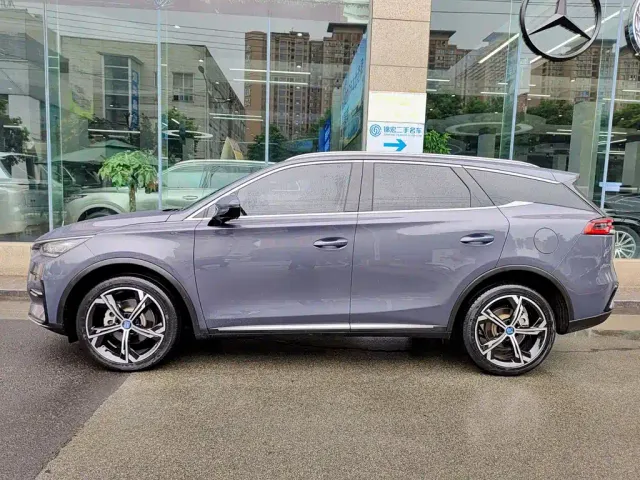BYD Tang — Фото автомобиля 3