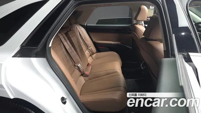 Hyundai Grandeur Grandeur (GN7) 2.5 Бензин 2WD — Фото автомобиля 11