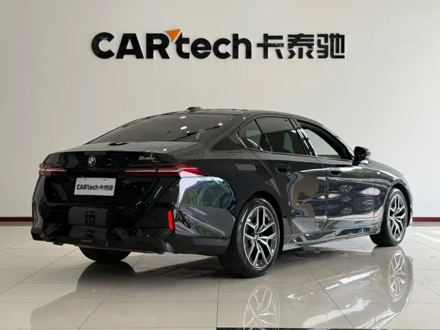 BMW 5 Series — Фото автомобиля 15
