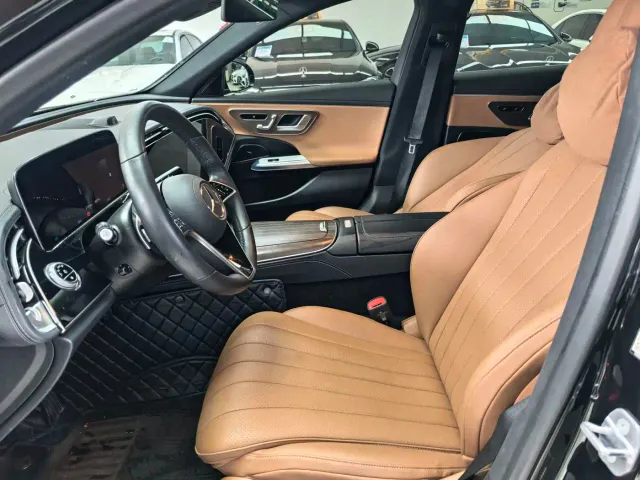 Mercedes-Benz E-Class — Фото автомобиля 12