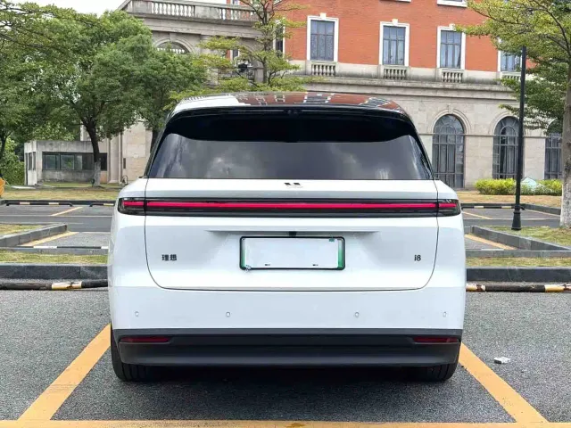 Li Auto i8 — Фото автомобиля 4