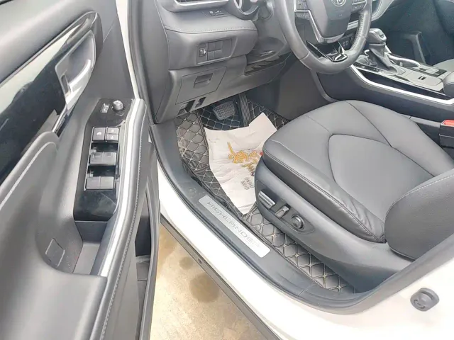 Toyota Highlander — Фото автомобиля 4