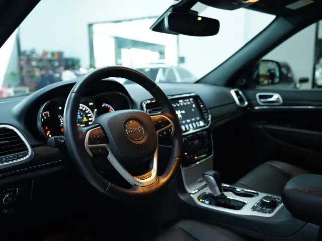 Jeep Grand Cherokee — Фото автомобиля 13