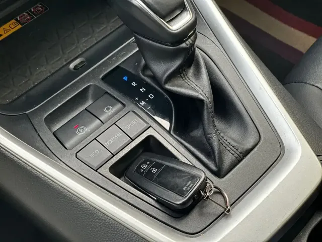 Toyota RAV4 — Фото автомобиля 13