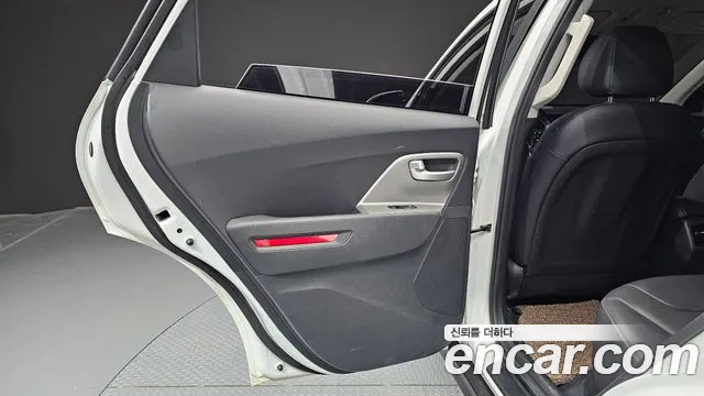 Kia Niro — Фото автомобиля 14