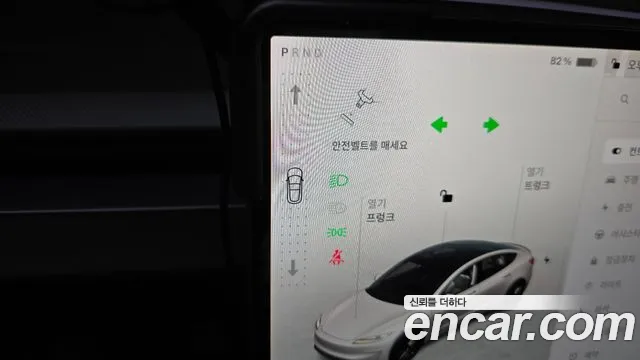 Tesla Model 3 — Фото автомобиля 12
