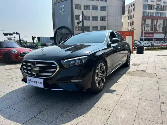 Фотография автомобиля — Mercedes-Benz E-Class