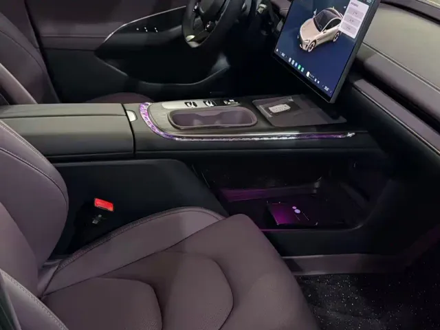 Xiaomi SU7 — Фото автомобиля 4