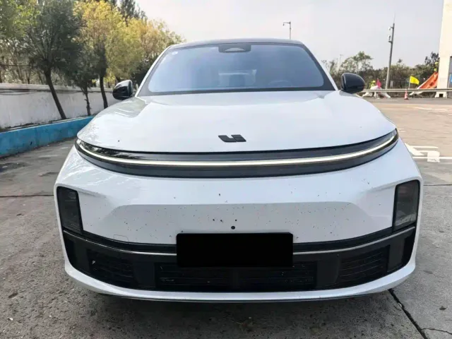 Li Auto L7 — Фото автомобиля 2